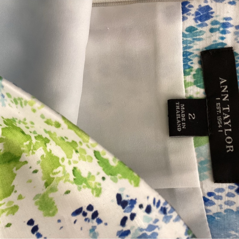 NWT Ann Taylor gorgeous 2 pc top skirt dress set sz 2 blues lime green
@6 - Picture 5 of 7